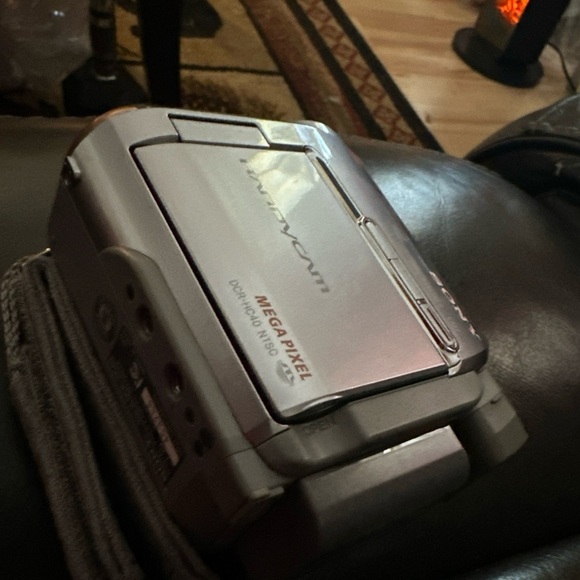 Sony Handycam DCR-HC20 Camcorder MiniDV VideoWith Bag Chargers